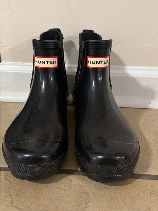 Hunter Shoes - Hunter Women's Black Gloss Chelsea Short Rain Boots